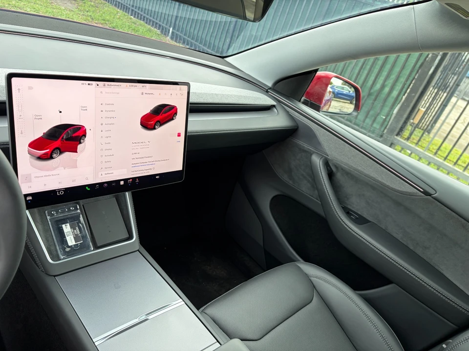 2026 Tesla Model Y - Image 17 of 21