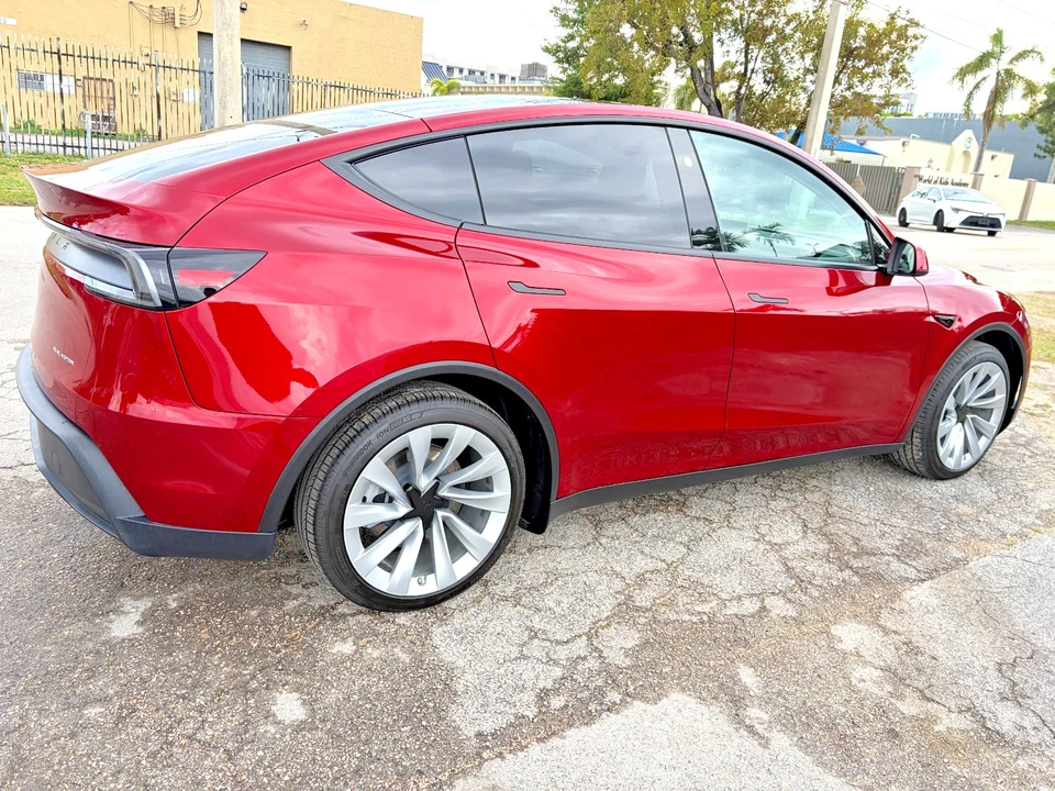 2026 Tesla Model Y - Image 9 of 21