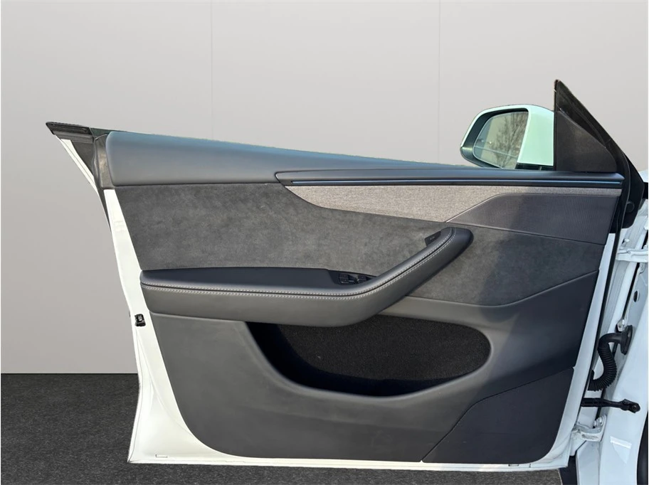 2026 Tesla Model S - Image 19 of 21