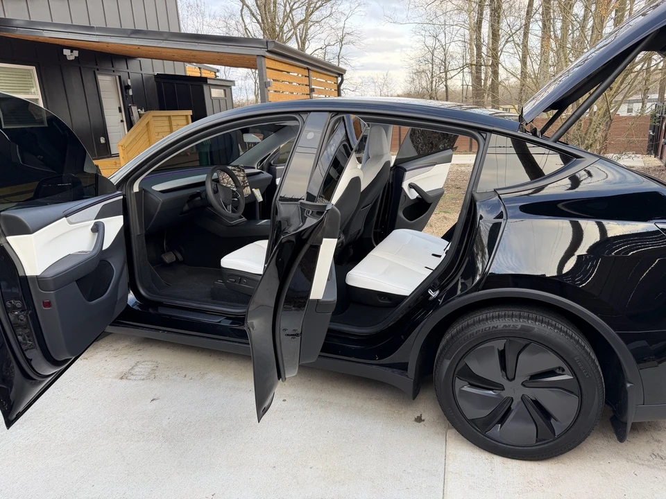 2026 Tesla Model Y - Image 3 of 9