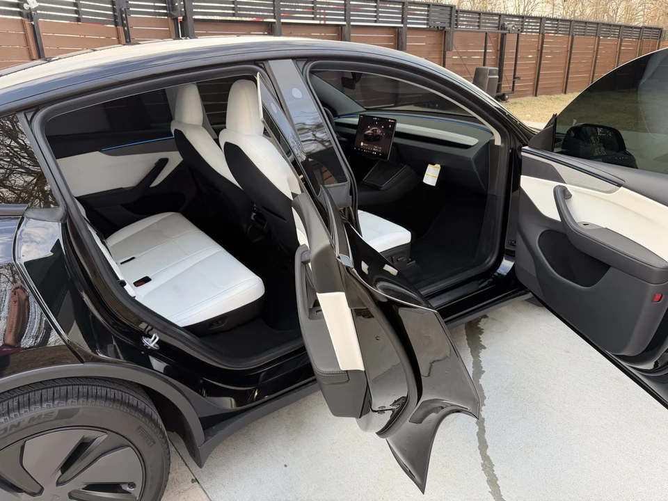 2026 Tesla Model Y - Image 4 of 9