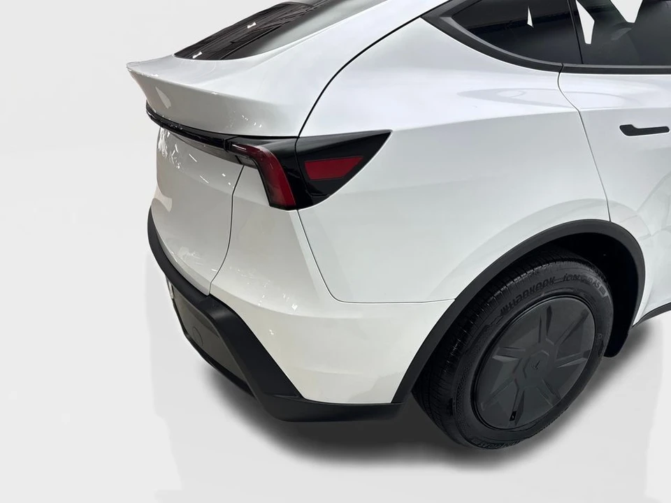 2026 Tesla Model S - Image 16 of 21