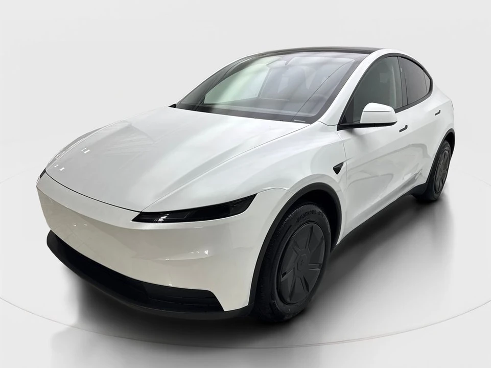 2026 Tesla Model S - Image 2 of 21