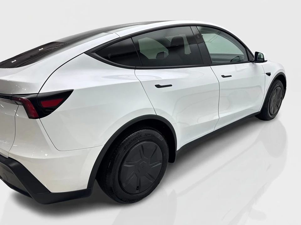 2026 Tesla Model S - Image 13 of 21