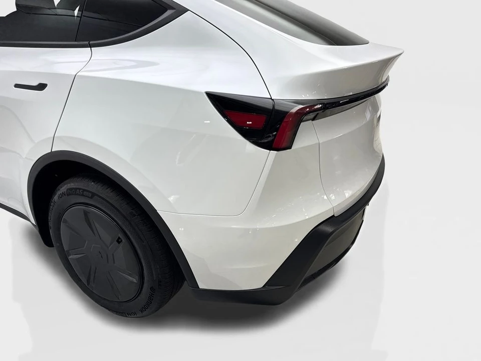 2026 Tesla Model S - Image 17 of 21
