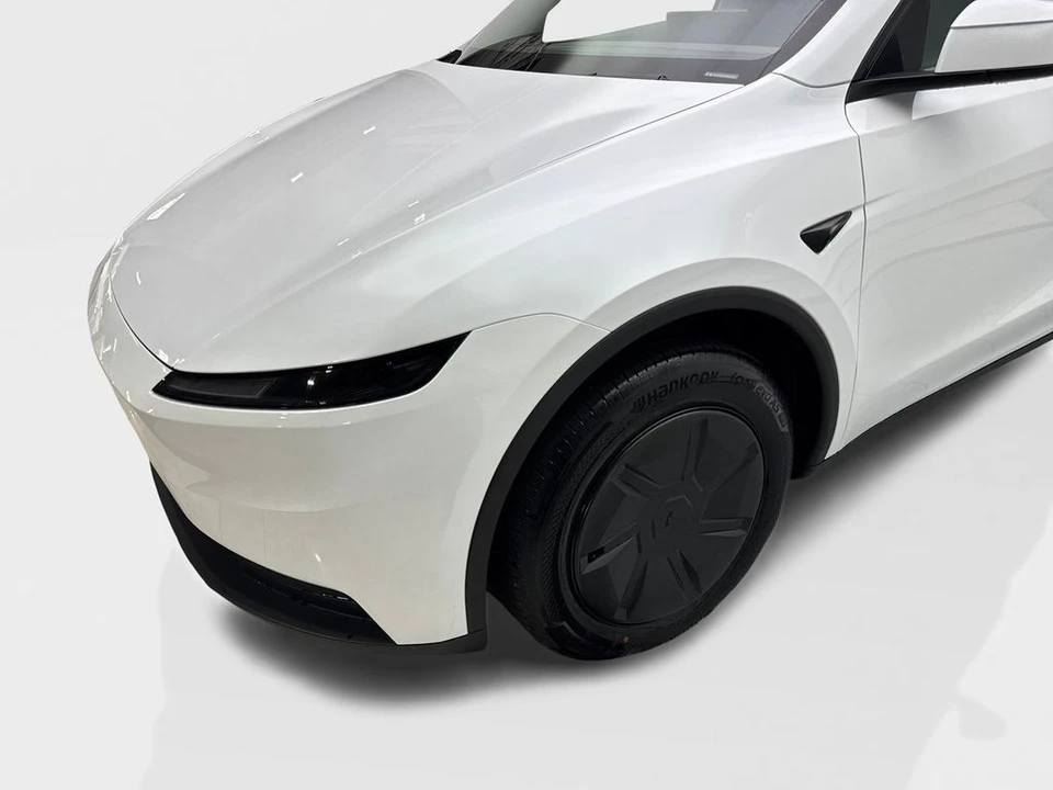 2026 Tesla Model S - Image 18 of 21