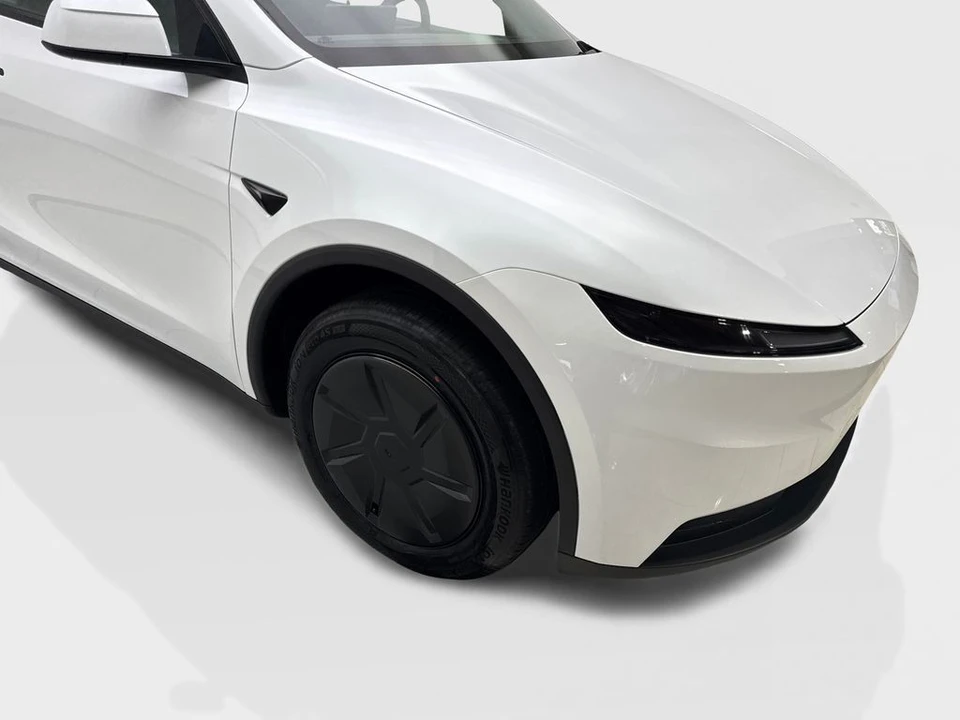 2026 Tesla Model S - Image 19 of 21