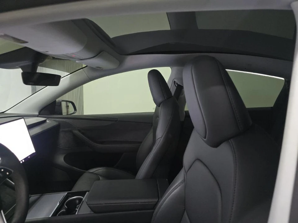 2026 Tesla Model S - Image 8 of 10