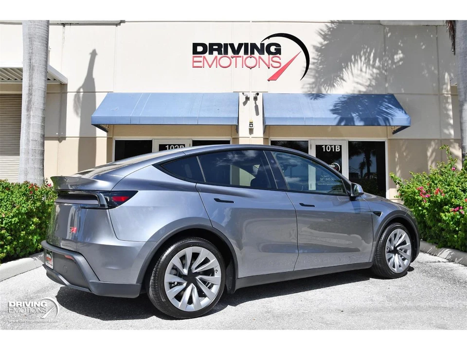 2026 Tesla Model Y - Image 13 of 31