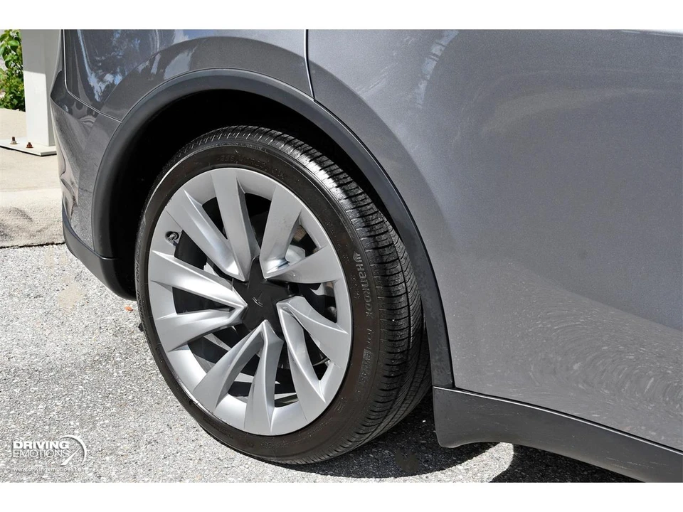 2026 Tesla Model Y - Image 9 of 31