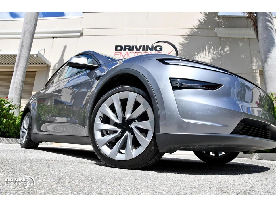 2026 Tesla Model Y - Image 5 of 31