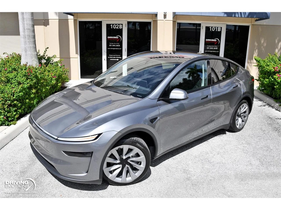 2026 Tesla Model Y - Image 29 of 31