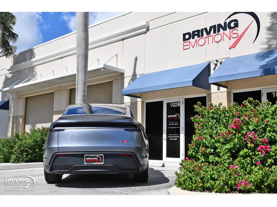 2026 Tesla Model Y - Image 25 of 31