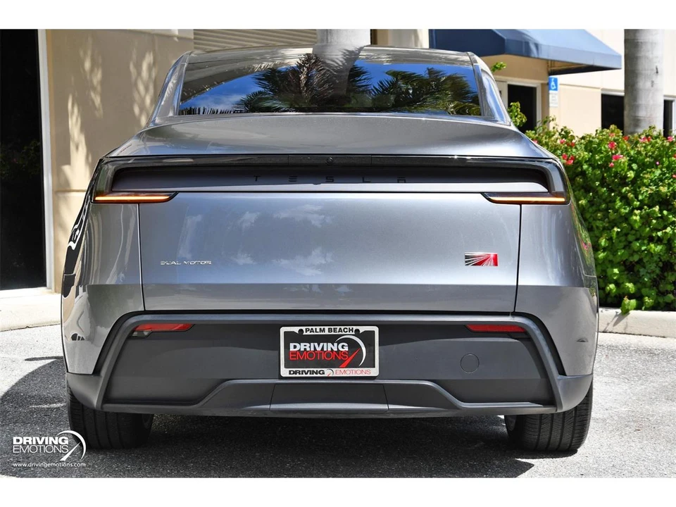 2026 Tesla Model Y - Image 17 of 31