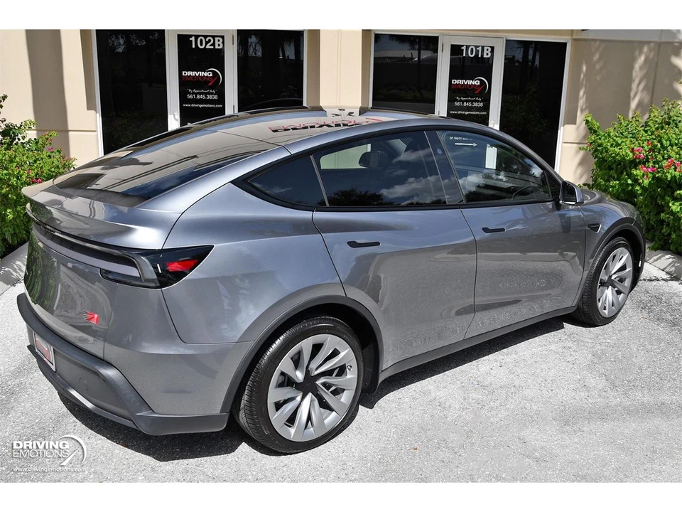 2026 Tesla Model Y - Image 14 of 31