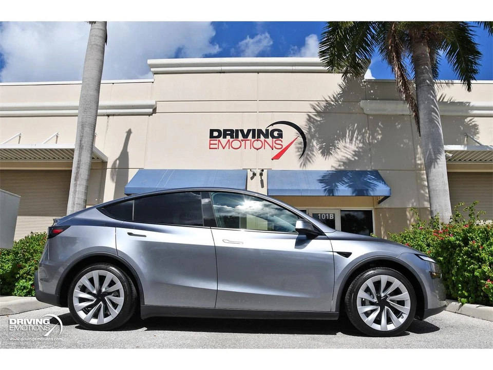 2026 Tesla Model Y - Image 6 of 31