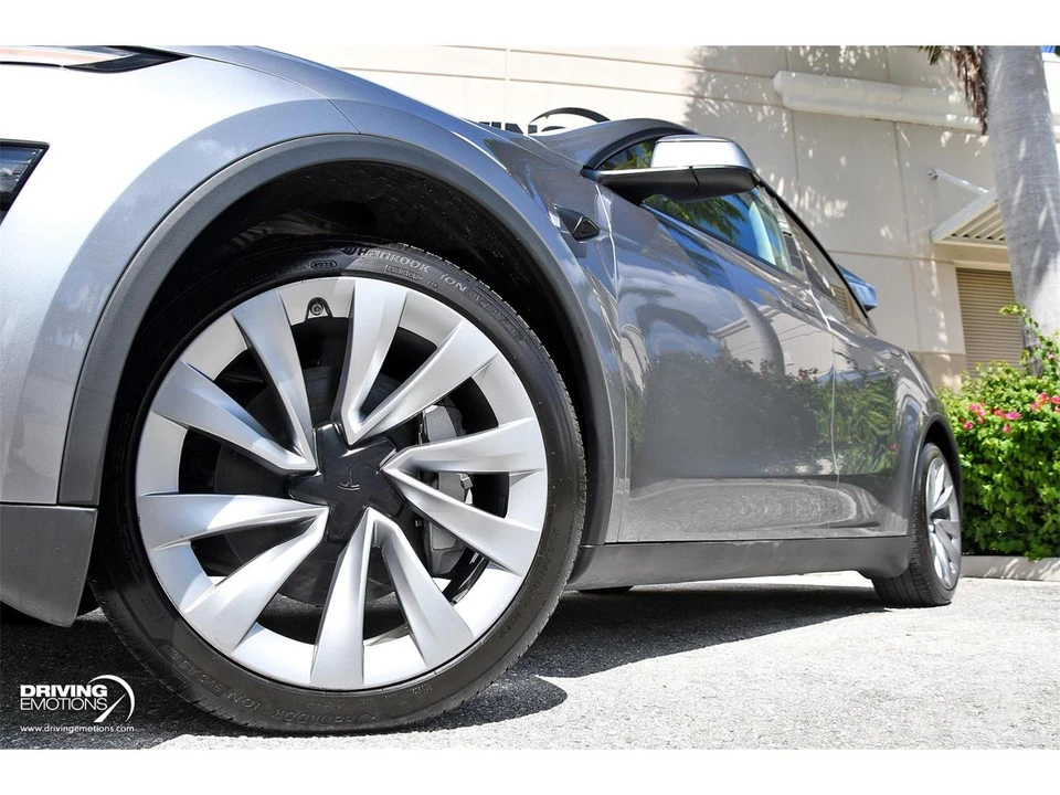 2026 Tesla Model Y - Image 30 of 31