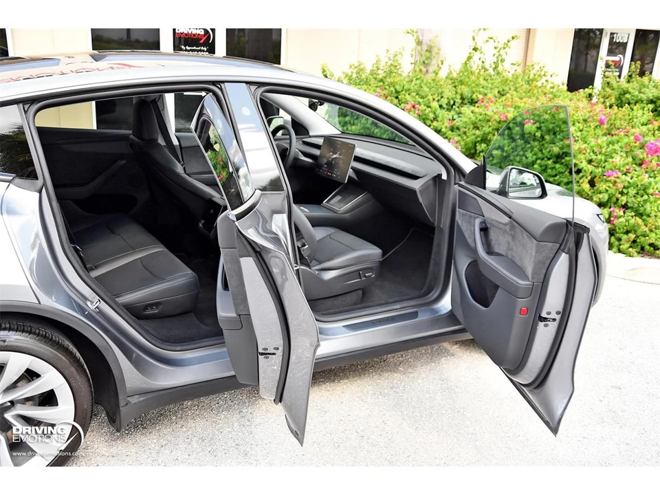 2026 Tesla Model Y - Image 10 of 31