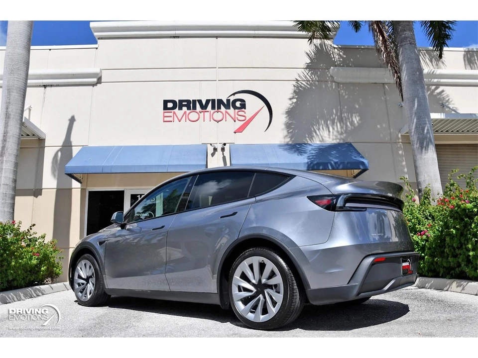 2026 Tesla Model Y - Image 23 of 31