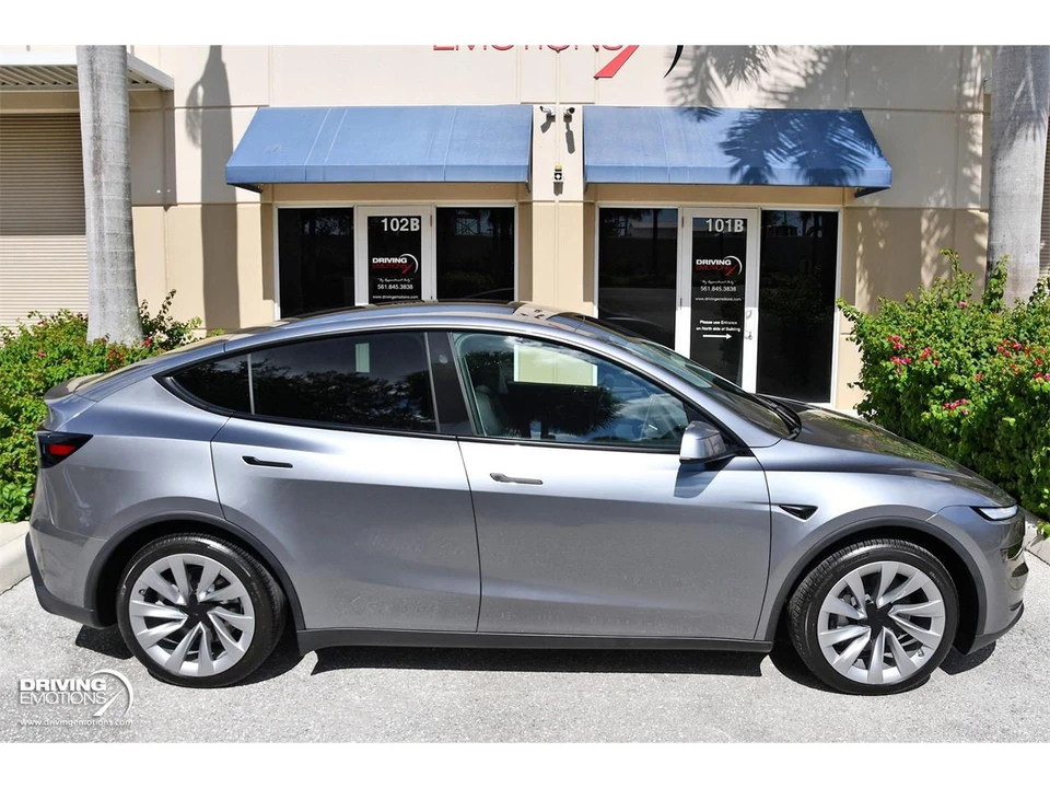 2026 Tesla Model Y - Image 7 of 31