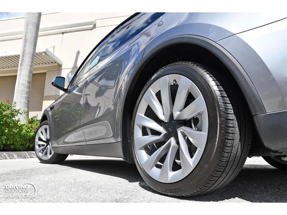 2026 Tesla Model Y - Image 27 of 31