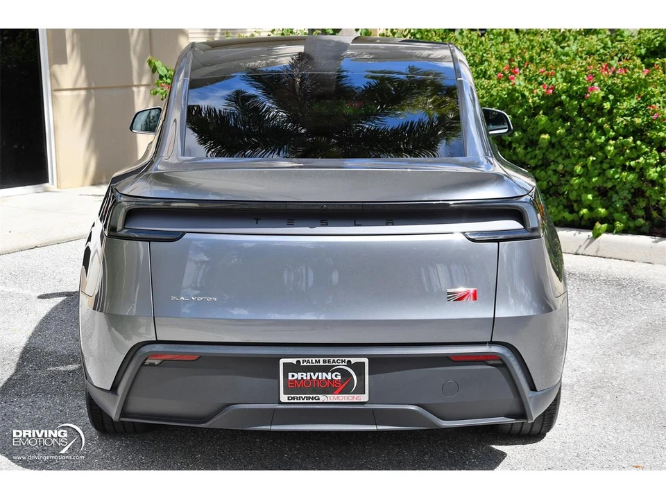 2026 Tesla Model Y - Image 15 of 31