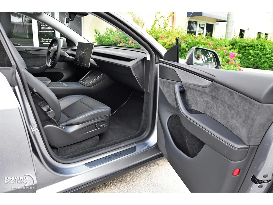 2026 Tesla Model Y - Image 11 of 31