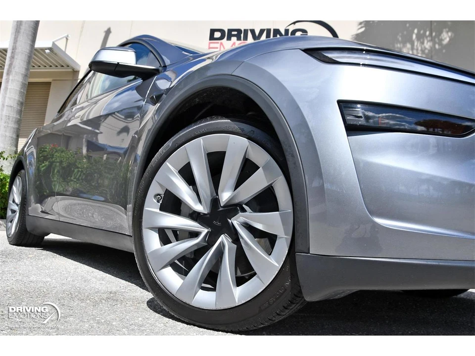 2026 Tesla Model Y - Image 4 of 31