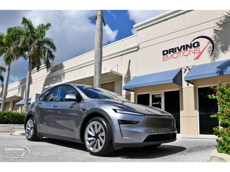 2026 Tesla Model Y - Image 8 of 31