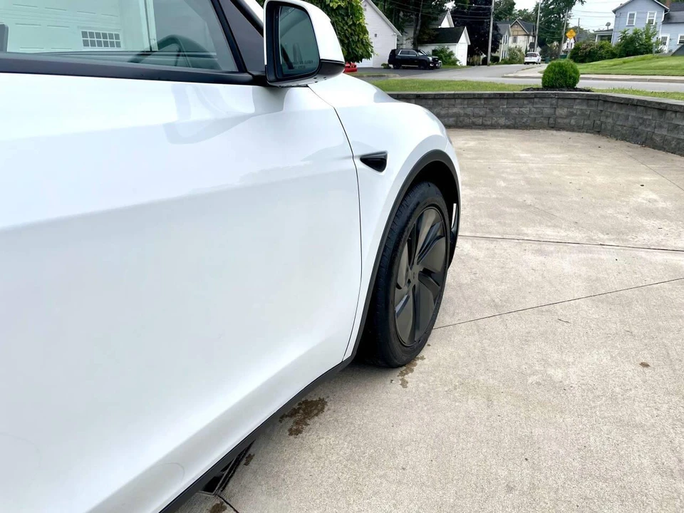 2026 Tesla Model Y - Image 13 of 31