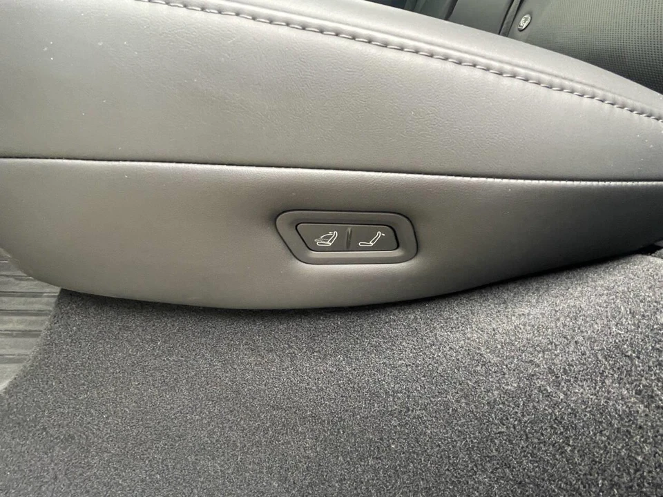 2026 Tesla Model Y - Image 21 of 31
