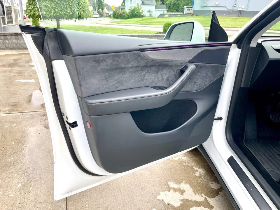 2026 Tesla Model Y - Image 15 of 31