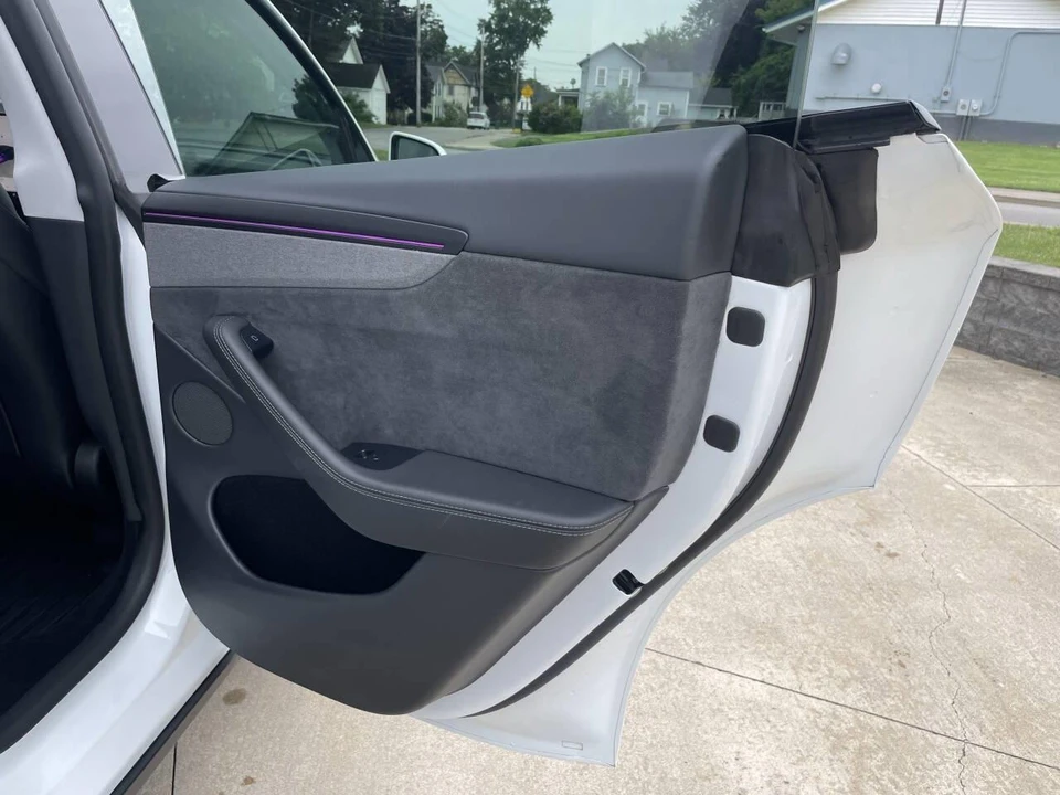 2026 Tesla Model Y - Image 25 of 31