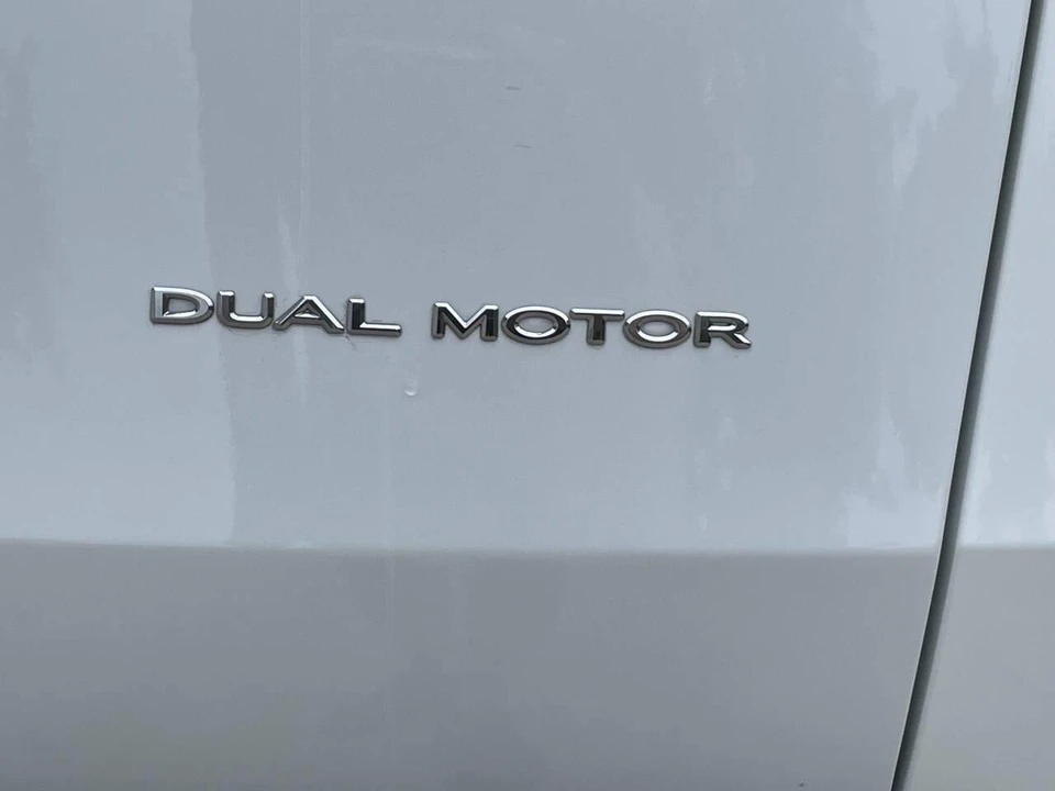 2026 Tesla Model Y - Image 11 of 31