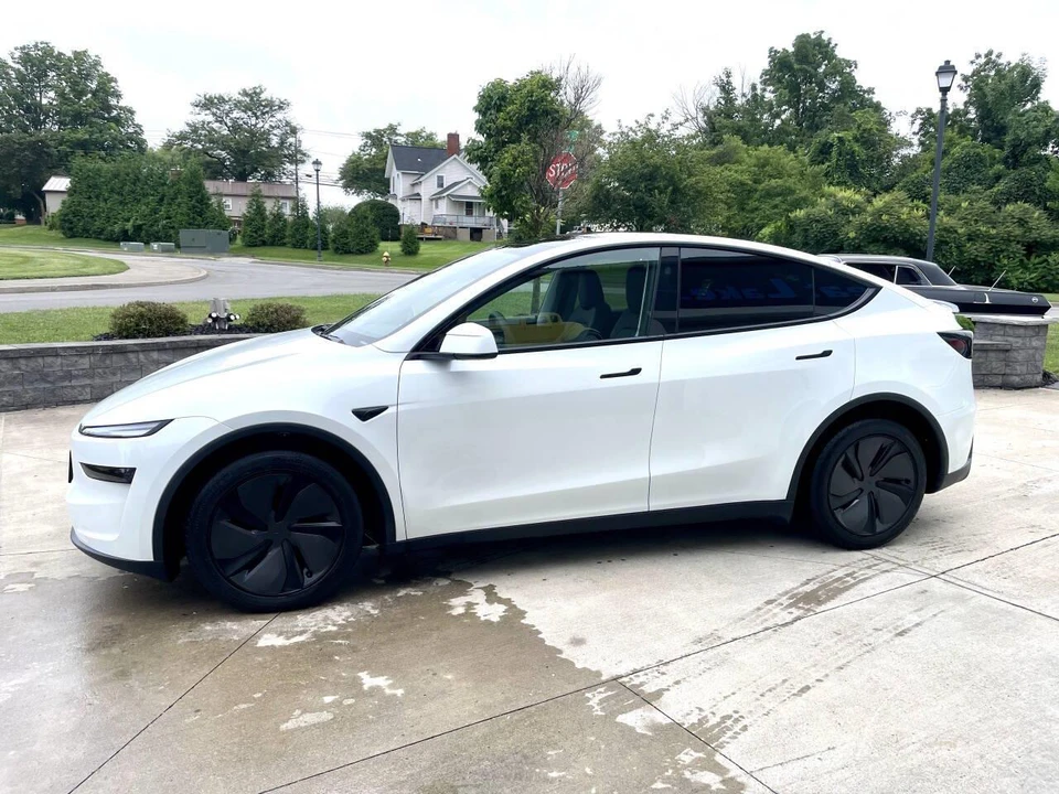 2026 Tesla Model Y - Image 3 of 31