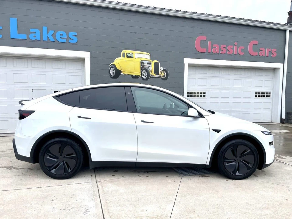 2026 Tesla Model Y - Image 7 of 31