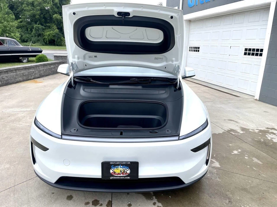 2026 Tesla Model Y - Image 31 of 31
