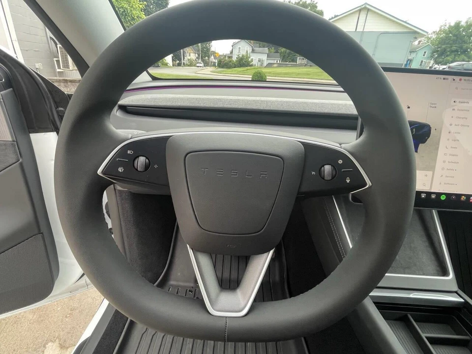 2026 Tesla Model Y - Image 18 of 31