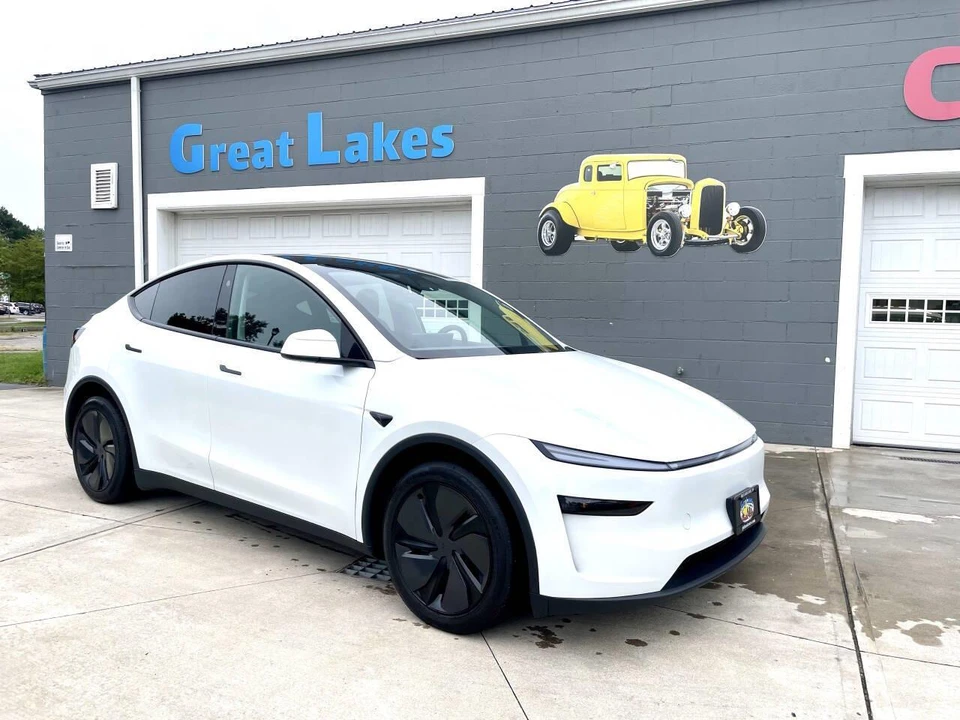 2026 Tesla Model Y - Image 6 of 31
