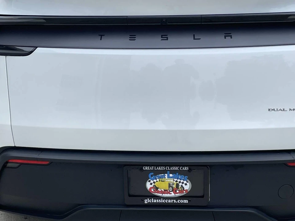 2026 Tesla Model Y - Image 10 of 31