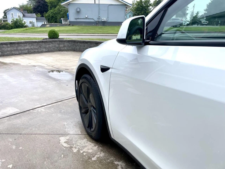 2026 Tesla Model Y - Image 12 of 31