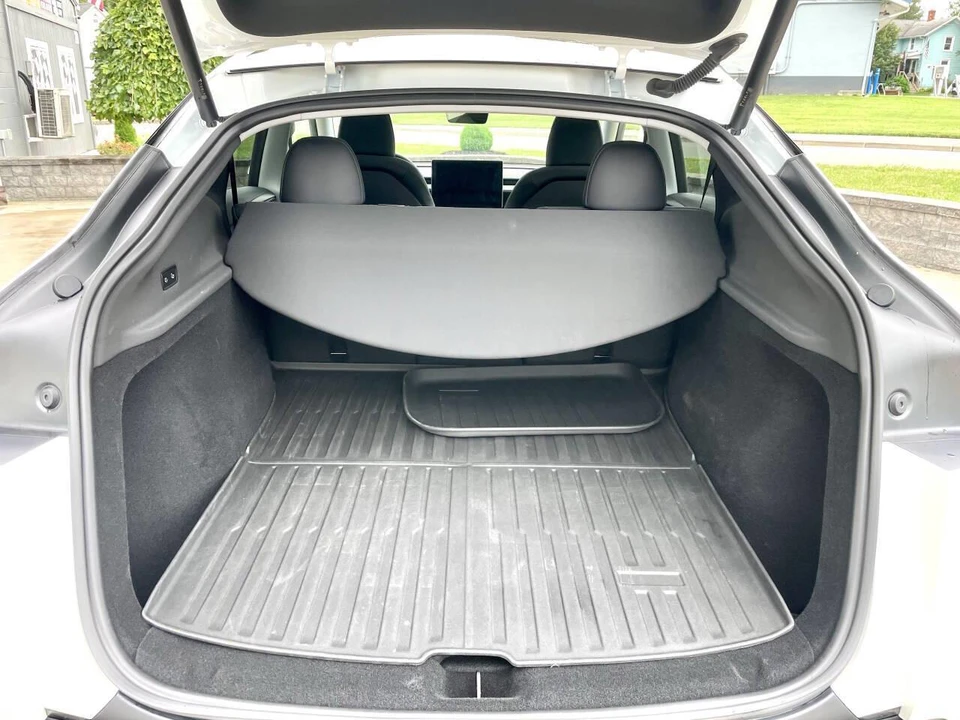 2026 Tesla Model Y - Image 28 of 31