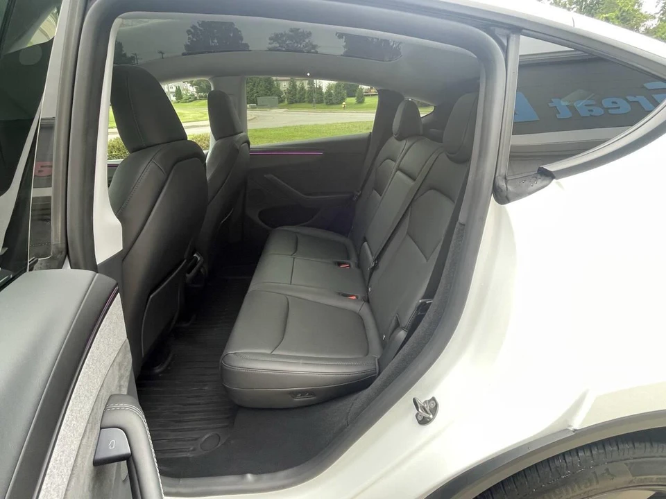 2026 Tesla Model Y - Image 20 of 31