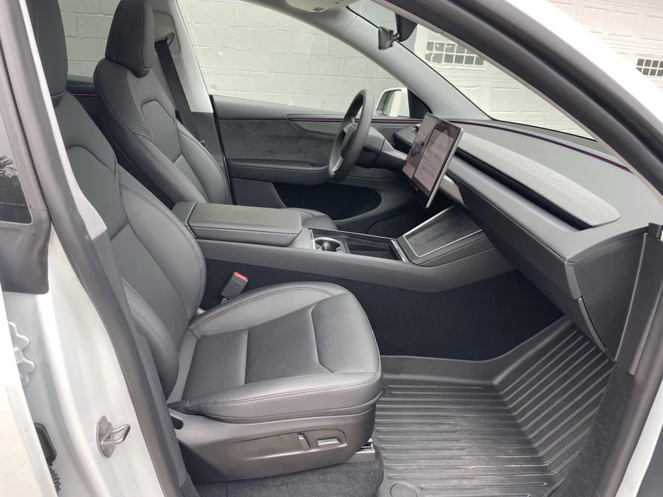 2026 Tesla Model Y - Image 24 of 31