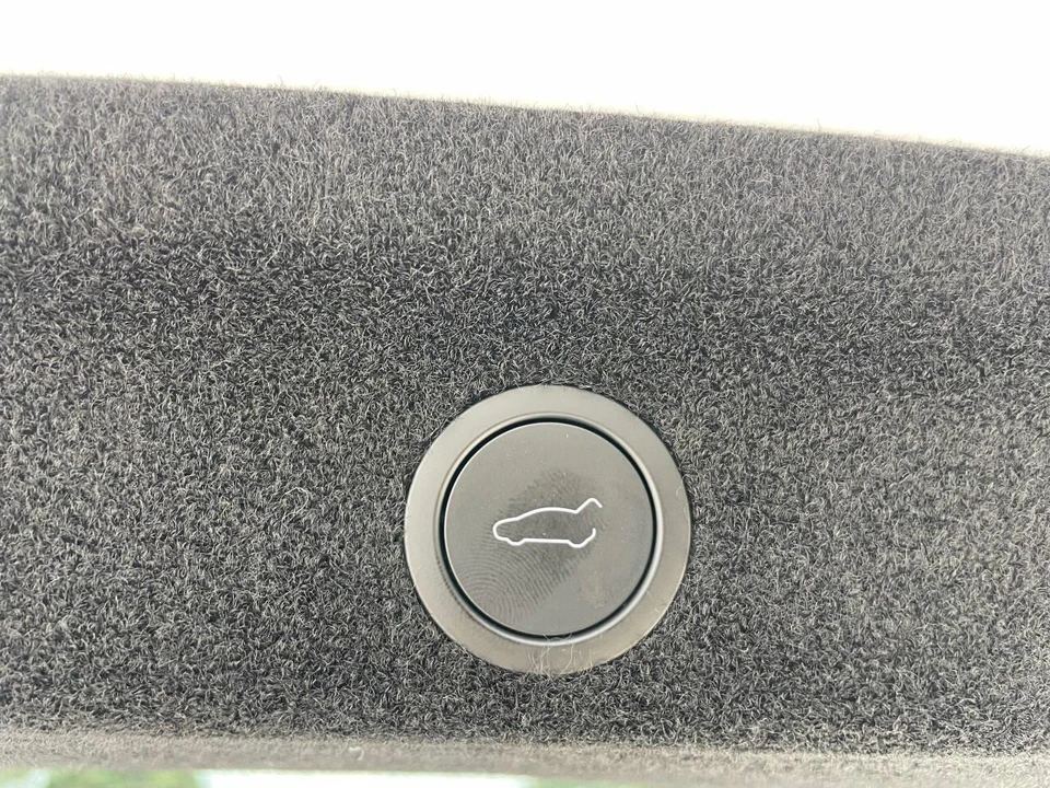2026 Tesla Model Y - Image 30 of 31