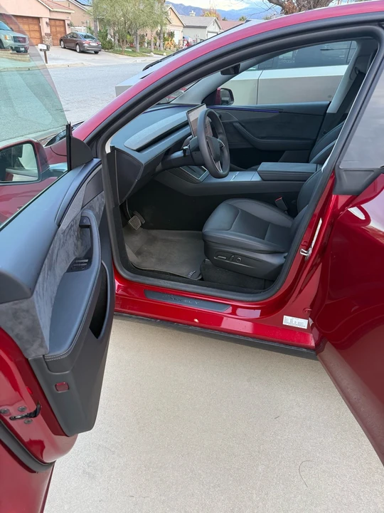 2026 Tesla Model Y - Image 19 of 21