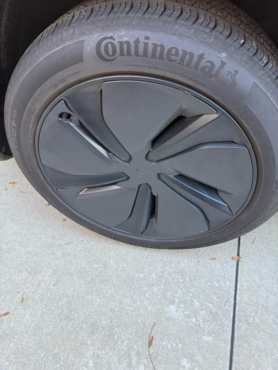 2026 Tesla Model Y - Image 11 of 21