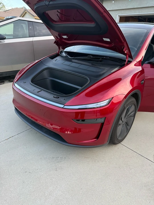 2026 Tesla Model Y - Image 15 of 21