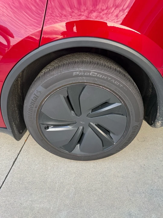 2026 Tesla Model Y - Image 14 of 21