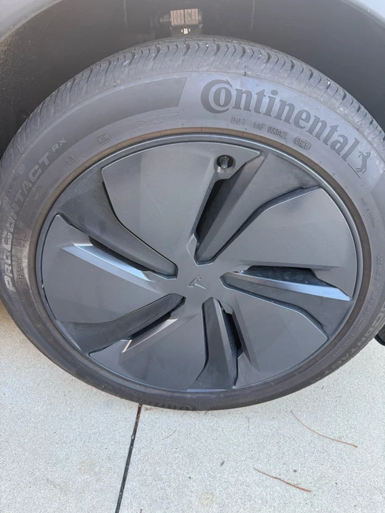 2026 Tesla Model Y - Image 12 of 21